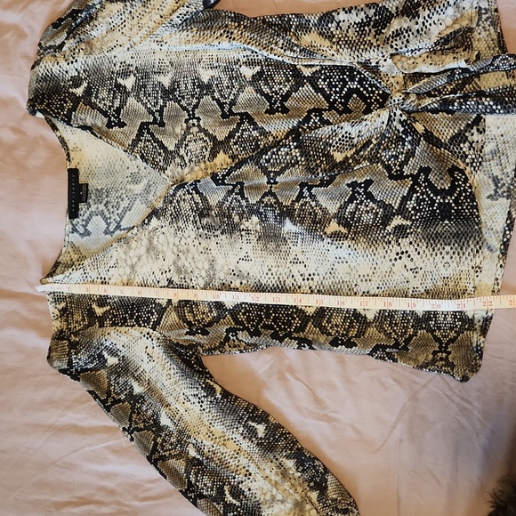 💥2/$20💥 Sanctuary Snakeskin Wrap Blouse - Picture 8 of 10